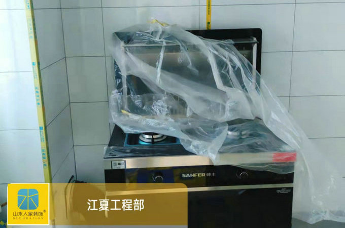 金瀾灣小區(qū)裝修工地油工進(jìn)場巡查