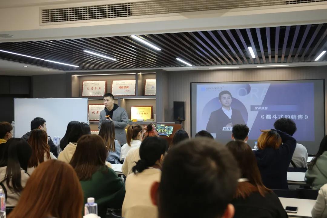 山水人家裝飾客服銷售服務(wù)培訓(xùn)